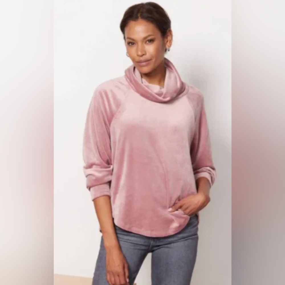 Evereve mauve pink velour cowl neck sweatshirt. Size S